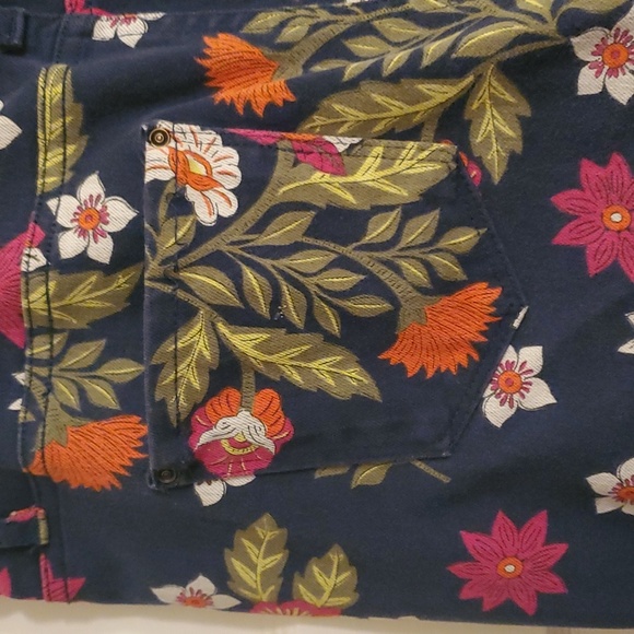 Floral Cropped Jeggings - Picture 4 of 5